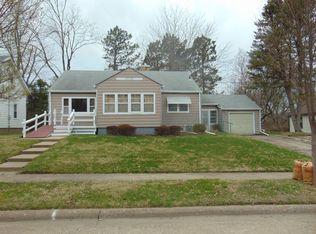 725 Ironwood St, Burlington, IA 52601