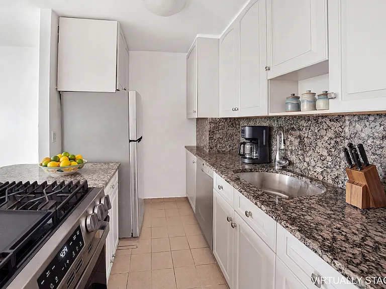 400 E 70th St #501 — Photo 5