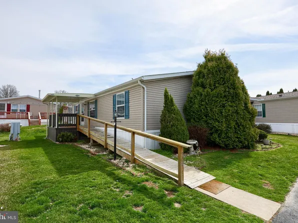 204 Bent Pine Ct N, Lancaster, PA 17603