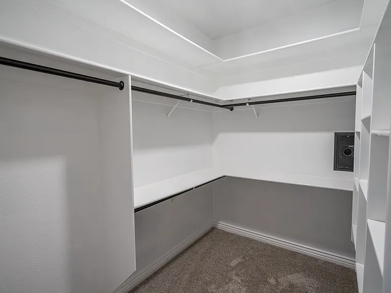 2541 W Spilsbury Ct — Photo 30