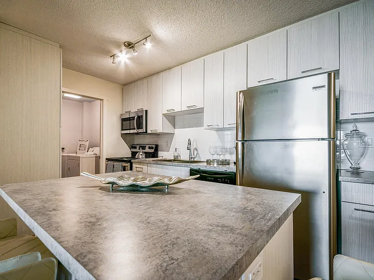 41 Munroe Pl — Photo 3