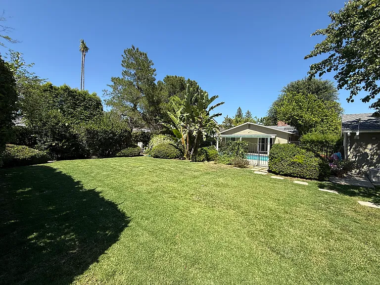8841 Shoshone Ave — Photo 23