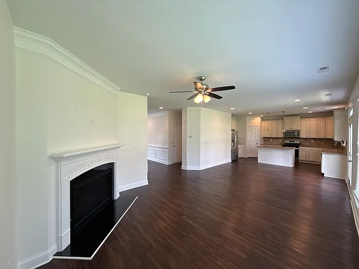 1019 Dunhill Ln — Photo 8