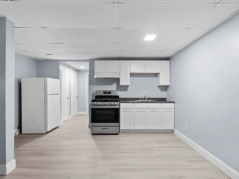 61 Revere St — Photo 1