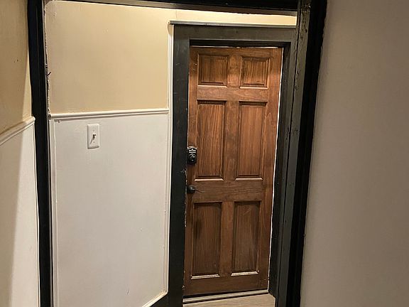 4th image of 2627 Emerald St Floor 1-R