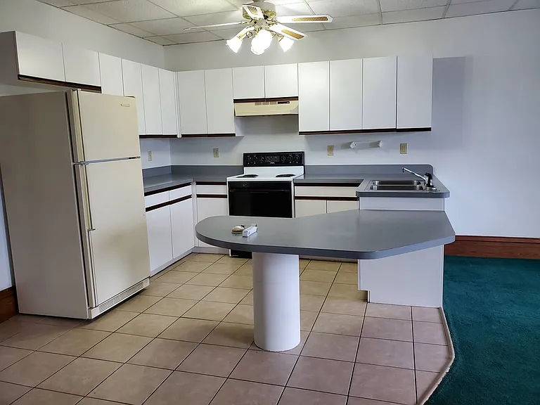 1323 Ludington St — Photo 2