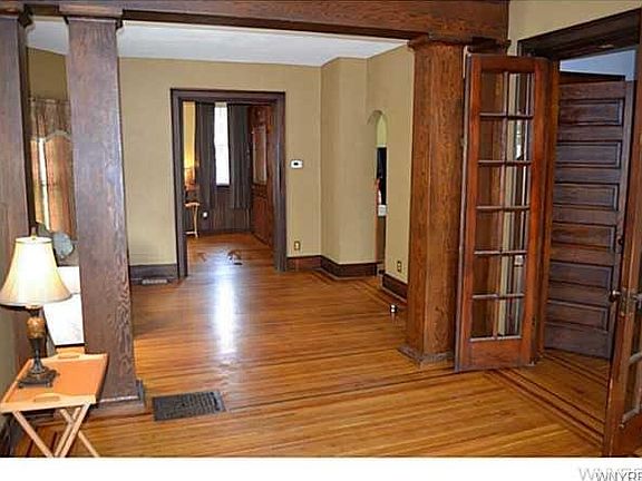 3rd image of 2086 Seneca St