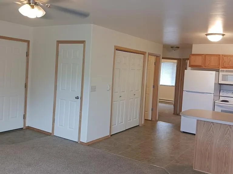 114 E Dudley St #4 — Photo 2