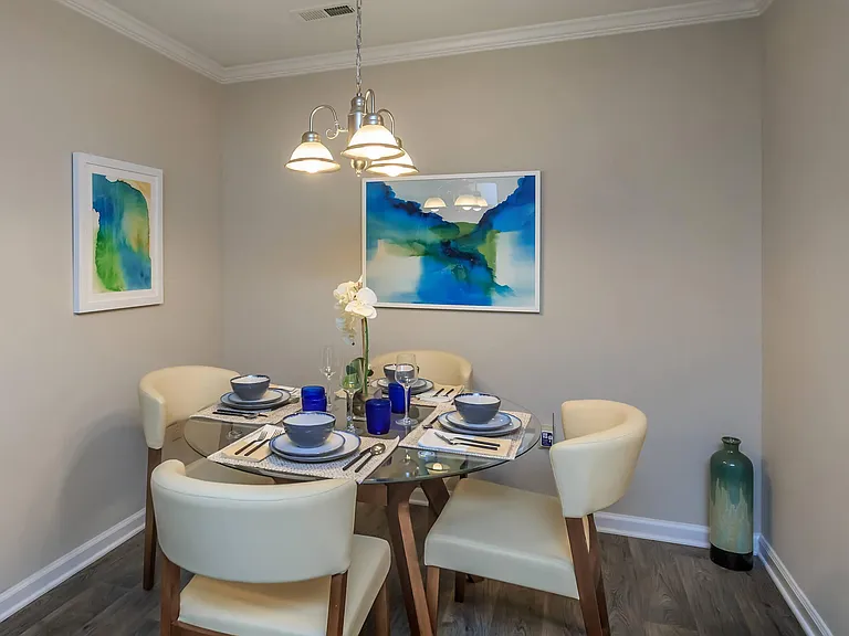 Cozy Dining Nook - Gold Interior