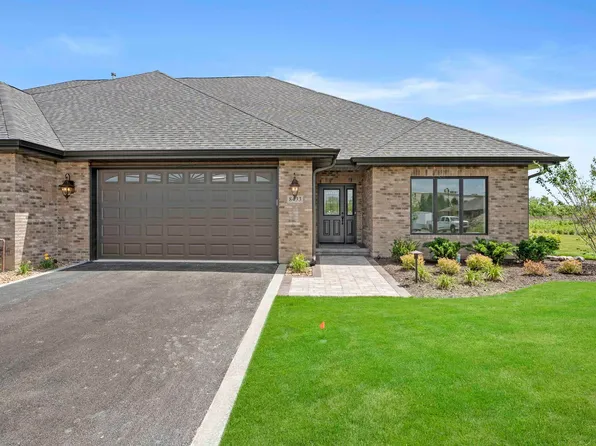 8433 Dancing Waters Lane St, Saint John, IN 46373