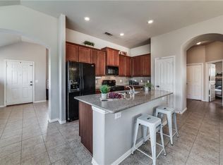 525 Royal Ln, Midlothian, TX 76065