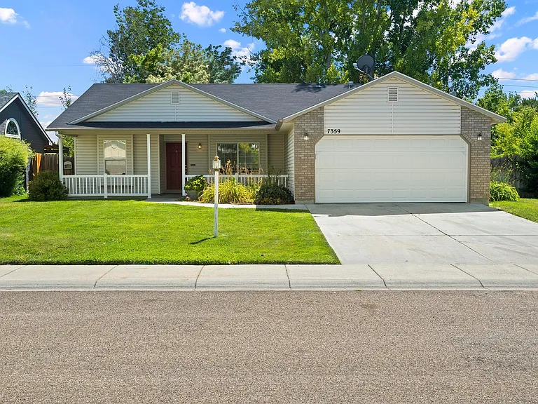 7359 E Nottingham Ln — Photo 1