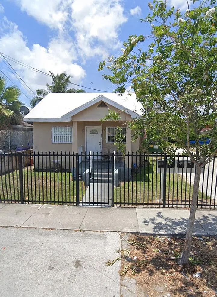 3 bed, 1.5 bath, 1304 sqft, $2,700 — Photo 1