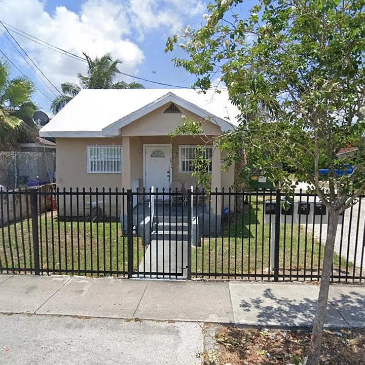 2844 NW 22nd Ct