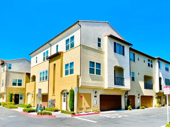 915 E Drapery Ln, Anaheim, CA 92802