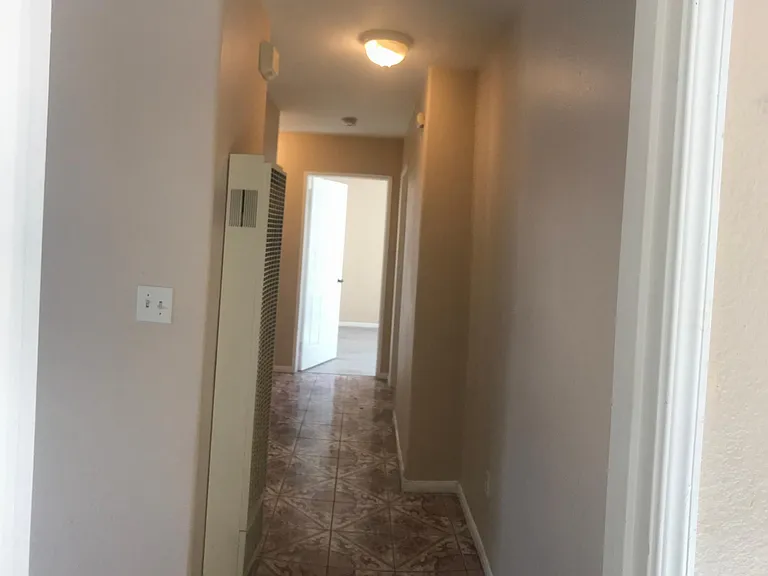 8106 S San Pedro St #3 — Photo 12