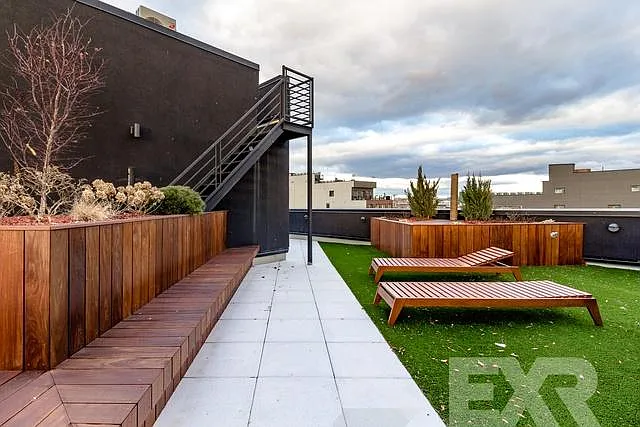 196 Freeman St — Photo 2