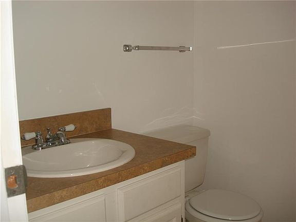 5th image of 45 Woodland Dr