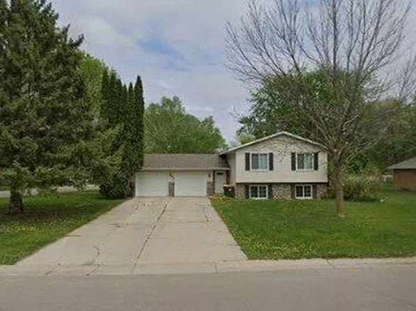 301 23rd St SE, Willmar, MN 56201
