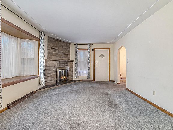 3rd image of 130 Crosby Dr
