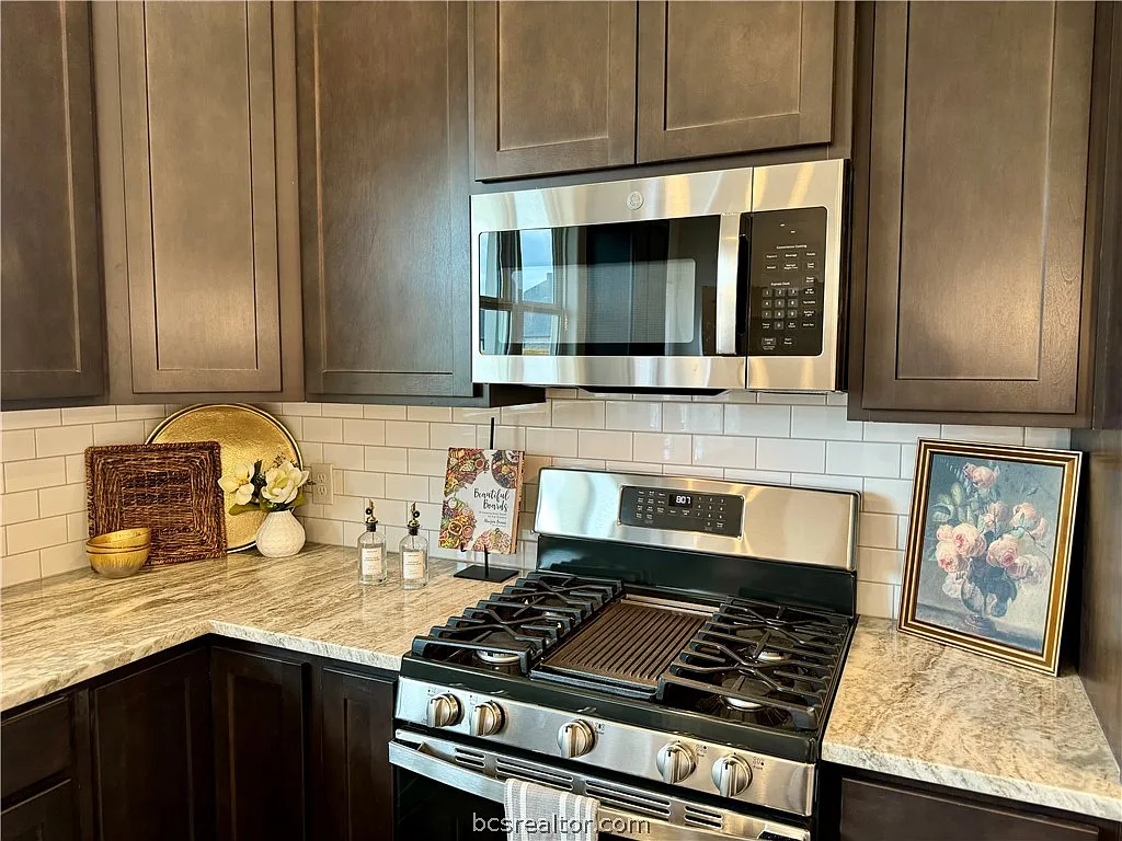 4 bed, 2130 sqft, $2,500 — Photo 3