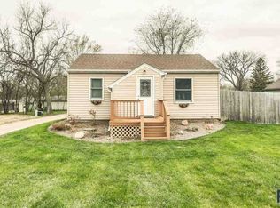 405 Linden St, Valley Springs, SD 57068