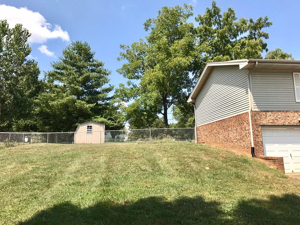 2nd image of 405 Witt Rd