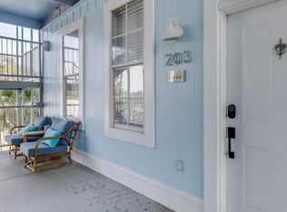 699 Dunbar Ave APT 203, Bay Saint Louis, MS 39520