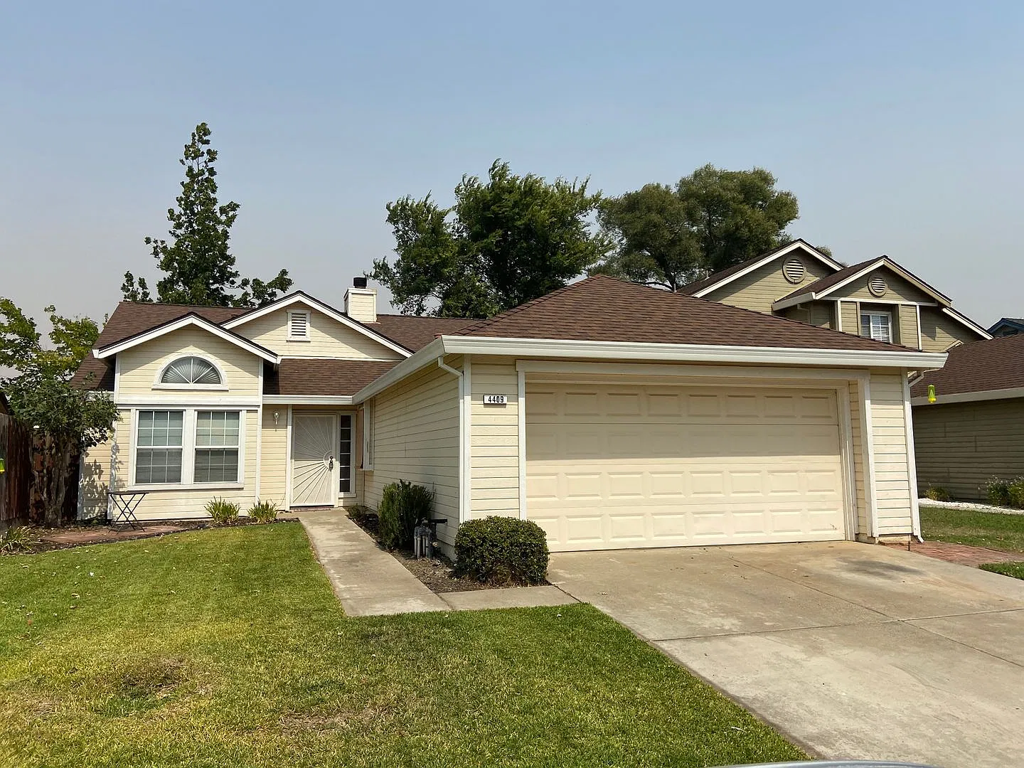 3 Bdrm, 2 Bath home in Antelope — Photo 1