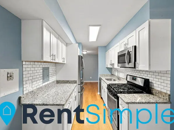 3302 Woodburn Village Dr APT 21, Annandale, VA 22003