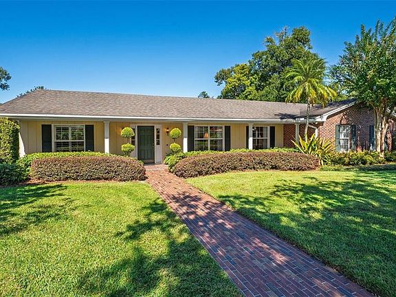 3rd image of 1053 Sweetbriar Rd