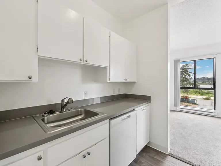 Lakewood Apartments At Lake Merced — Photo 23