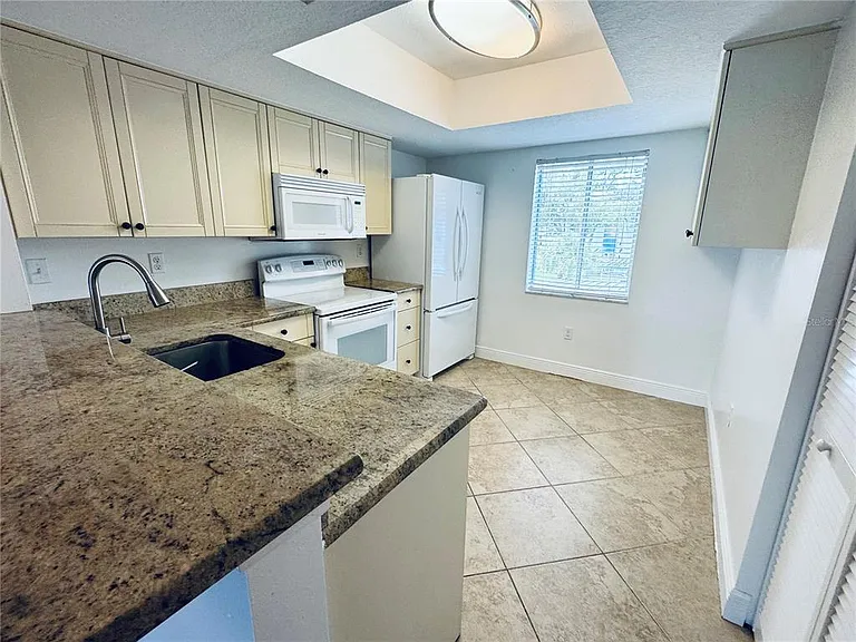 152 Cypress Ln — Photo 2
