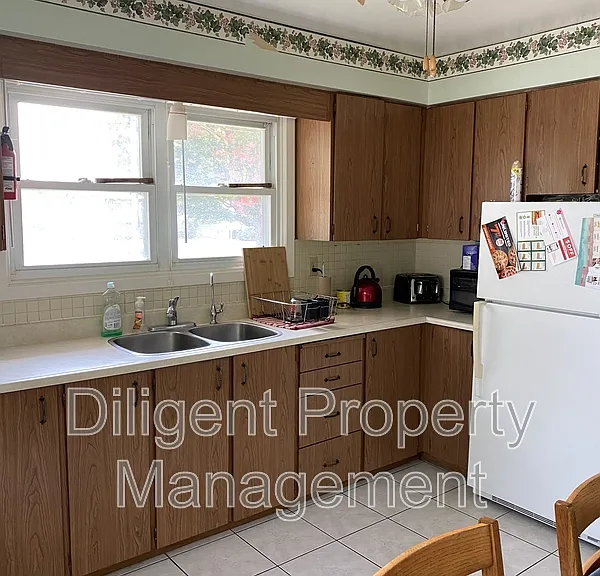 186 Collison Ave — Photo 3