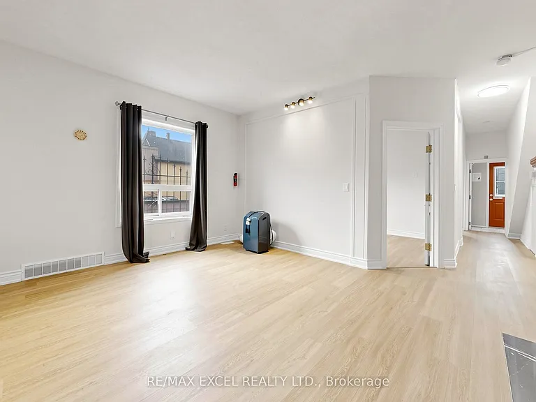 259 Victoria Ave N #MAIN — Photo 5