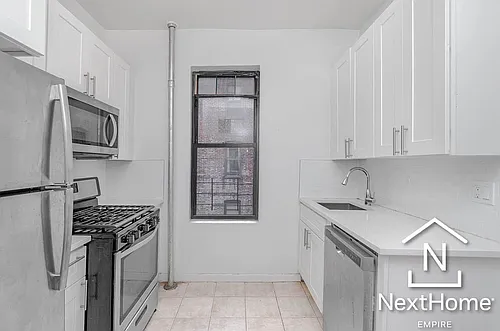 30-78 34th St #4C Photo 1 30-78 34th St #4C Photo 1