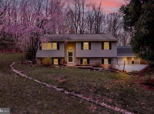 639 Maple St, East Earl, PA 17519