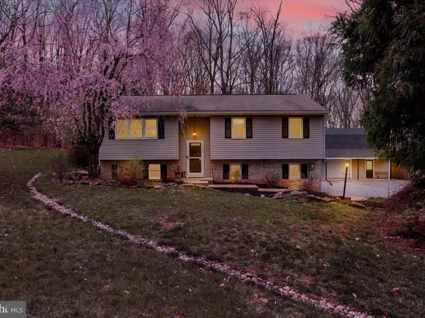 639 Maple St, East Earl, PA 17519