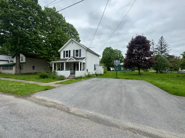 8 Elm St, Camden, NY 13316