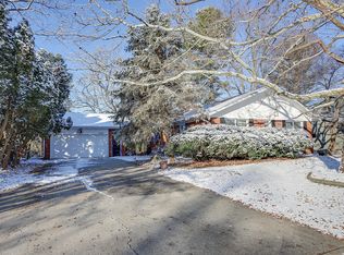 2105 Cureton Dr, Urbana, IL