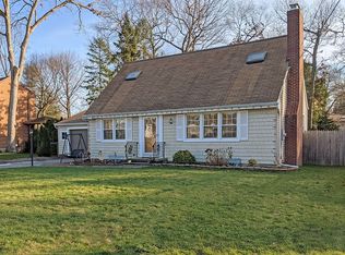12 Columbus Ave, Smithtown, NY 11787