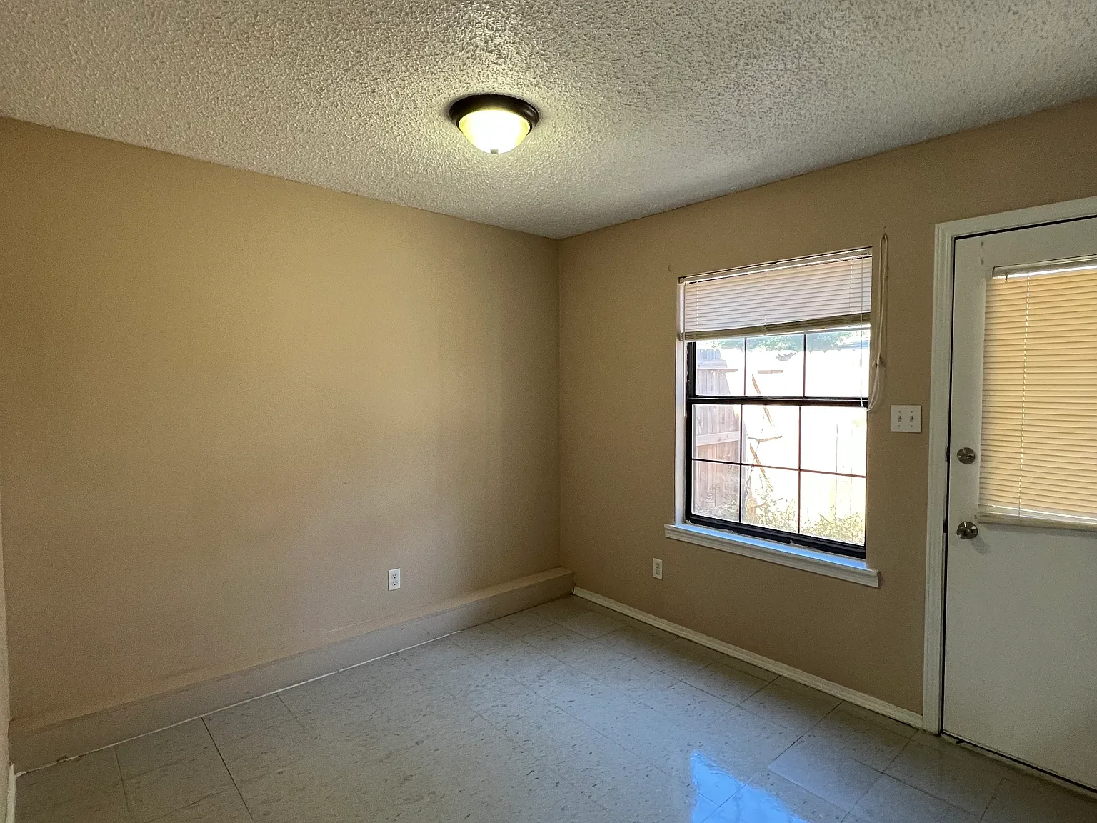 2 bed, 1.5 bath, $750 — Photo 4