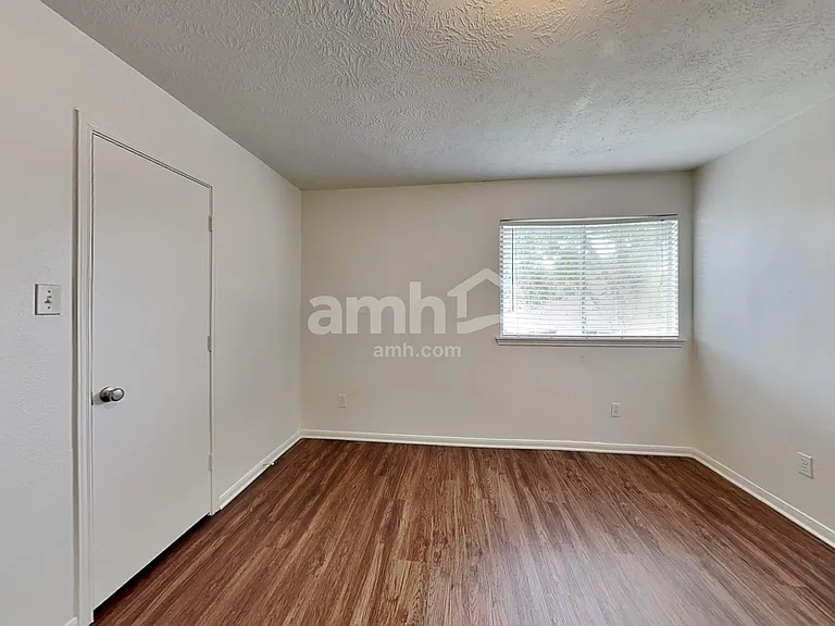 9220 Mahan Dr — Photo 15