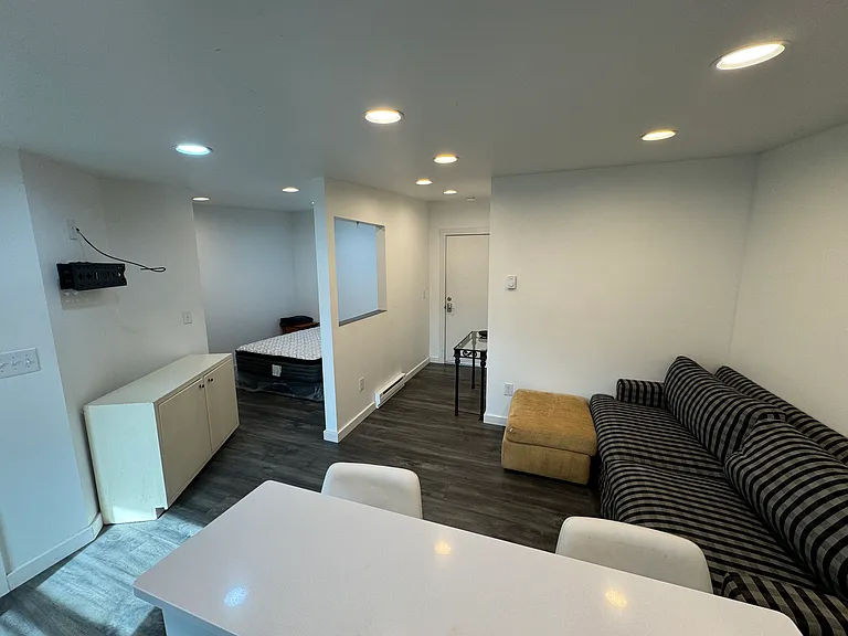 660 Brush Creek Rd — Photo 3