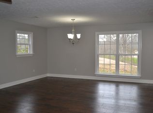900 Blossom Ln, Vicksburg, MS 39180