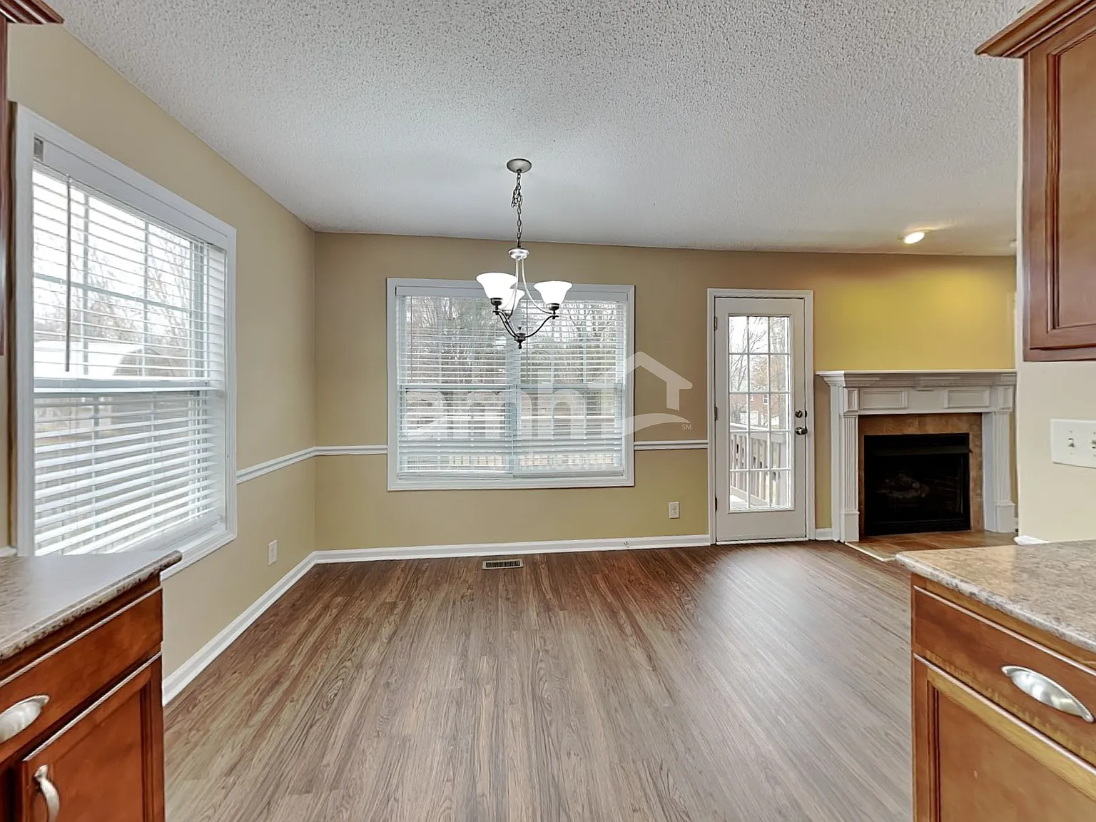 4 bed, 3.0 bath, 2074 sqft, $2,005 — Photo 4