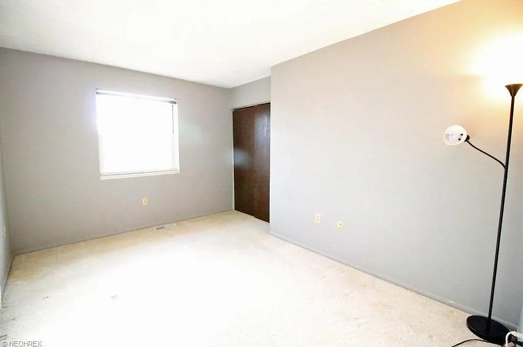 2 bed, 1.5 bath, 912 sqft, $1,300 — Photo 4