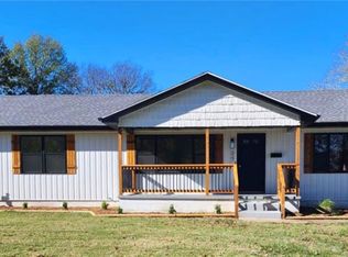 327 N College St, Nevada, MO 64772