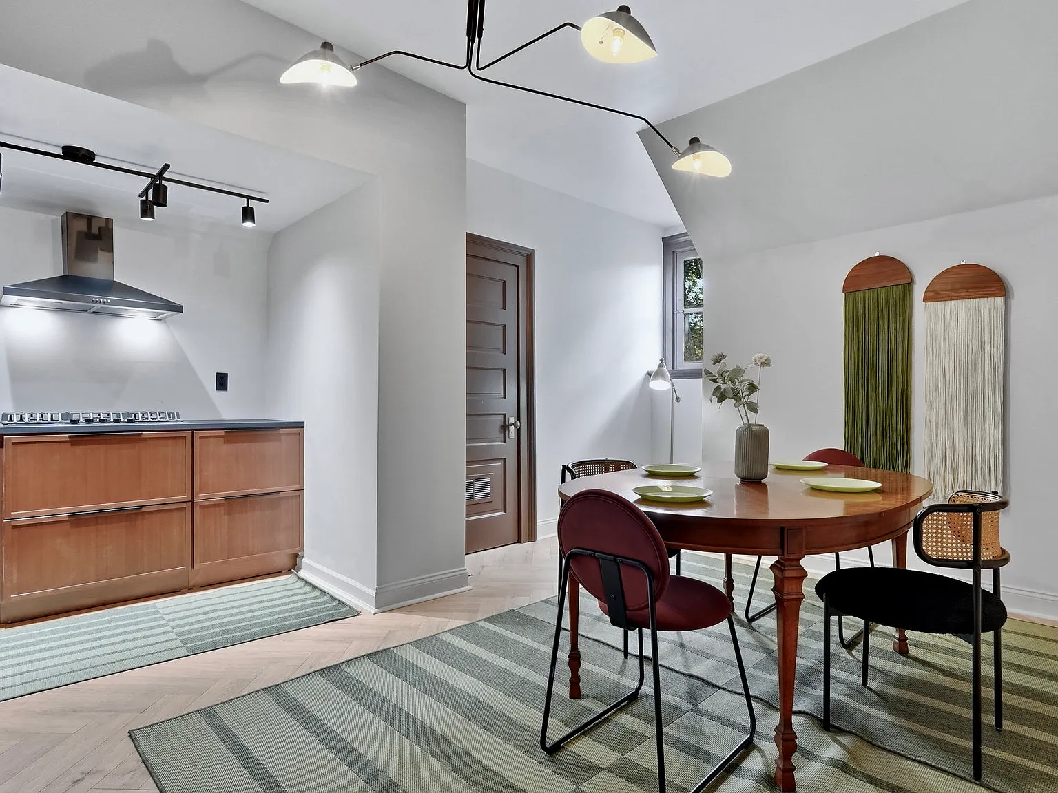 2 bed, 1098 sqft, $2,490 — Photo 3