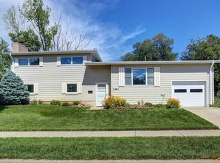 2940 Country Club Dr, Rapid City, SD 57702